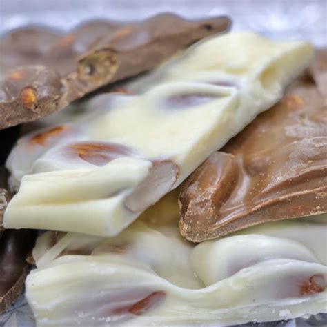 White Chocolate Almond Bark - Nauvoo Fudge Factory