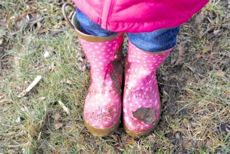 Why I Let my Kids Play in the Mud {Mommy Misadventure} - Making Lemonade