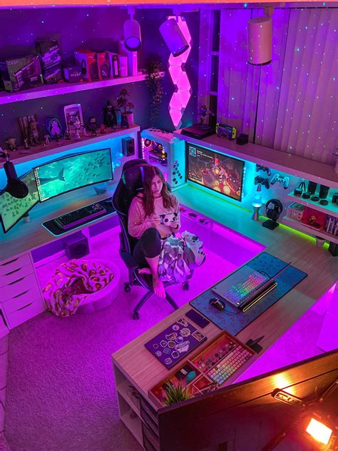 Honestly bedroom/gaming room goals. Teenage Room Decor, Gamer Room Decor, Gamer Bedroom, Weird ...