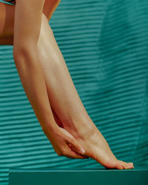 Foot Slugging Is the Key to Getting Rid of Dry Feet | Dry skin remedies, Soft feet, Feet care