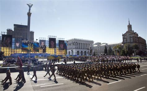 Marking Independence Day, Ukraine's president vows to defeat rebels - Los Angeles Times