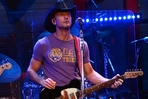 Tim McGraw Reveals Details for 'Sundown Heaven Town'