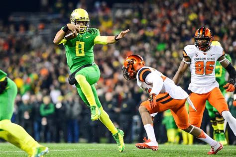 Marcus Mariota Wins Heisman Trophy In a Landslide – The La Salle Falconer