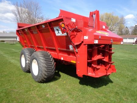 Poultry Litter Spreader | Meyer Manufacturing Corporation