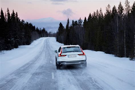 Volvo Cars celebrates 20 years of All-Wheel Drive in the snow with a firm eye on the future ...