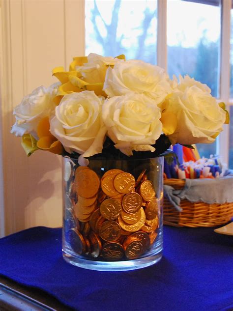 Sneaky Centerpiece | Hanukkah, Centerpiece, Decoratie