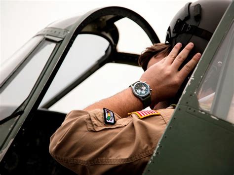 Breitling Aviator 8 Curtiss Warhawk Collection - IMBOLDN