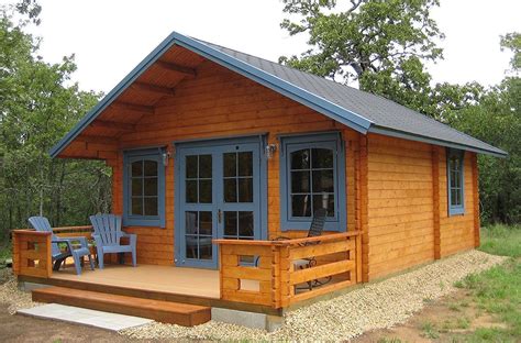 This 292-square-foot cabin features a space-saving loft that would ...