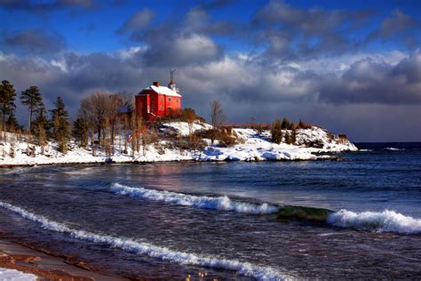 Sunny Winter Lighthouse, Marquette, MI (2009) | www.johndece… | John December | Flickr