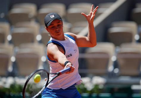 Ashleigh Barty Escapes 1R Three-Setter Against Bernarda Pera but Raises Injury Concerns at ...