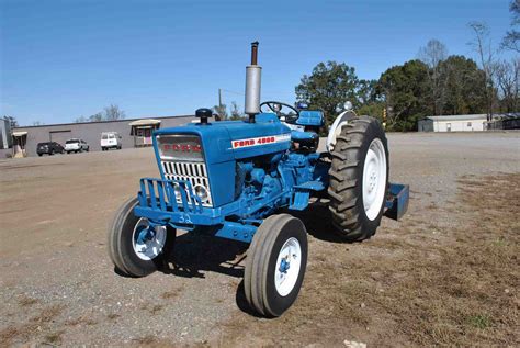 FORD 4000 TRACTOR S/N-D1014C; W/3 CYLINDER DIESEL ENGINE; W/DRAG BOX