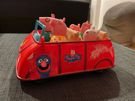 Peppa Pig family car + characters, Hobbies & Toys, Toys & Games on ...