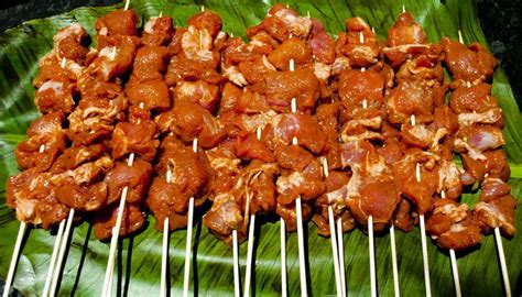 Filipino Street Food - Pork Barbecue Skewers | Pinoy street food, Street food, Food