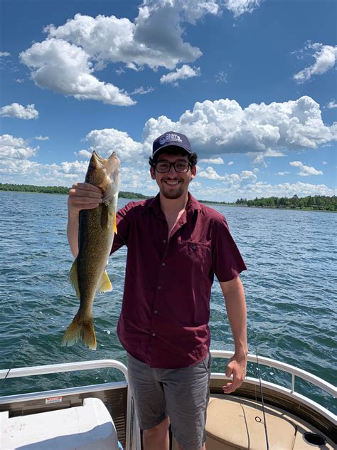 25” Walleye on lake Winnibigoshish, MN : Fishing