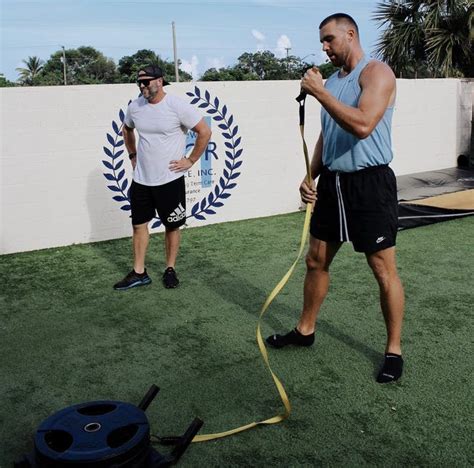 Travis Kelce works out in NFL offseason in Boca Raton