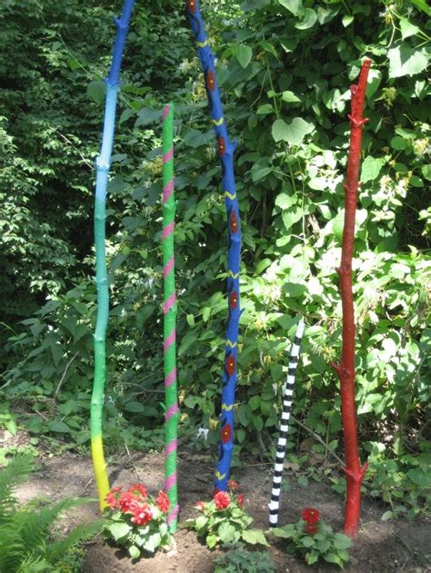 garden sticks | painting sticks for art in the garden | back yard ideas Garden Art Projects ...