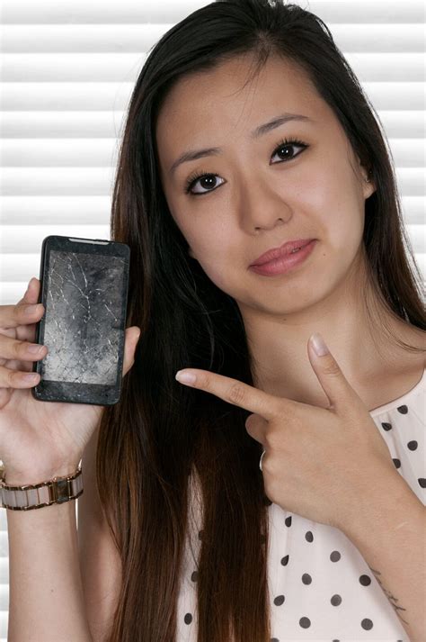 How To Repair a Cracked Phone Screen - Best Smartphones Reviews