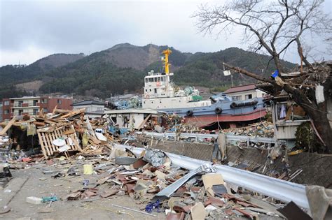 File:US Navy 110315-N-2653B-148 A tug boat is among debris in Ofunato ...