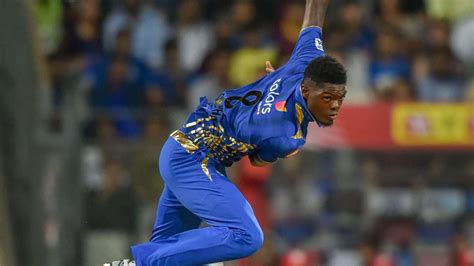 IPL 2019: Mumbai Indians' Alzarri Joseph out of IPL after dislocating his shoulder against ...