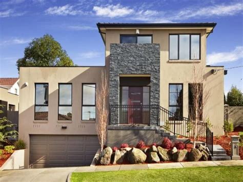 Attractive Garage Design for Modern House Exterior