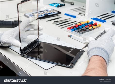 28,838 Tablet Repair Images, Stock Photos & Vectors | Shutterstock