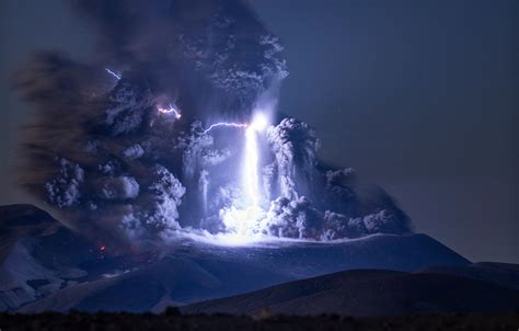 Stunning image of rare volcanic lightning captured by German photographer: 'It was a scary ...