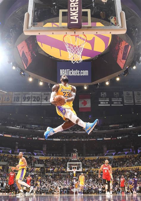 What Pros Wear: LeBron James Slams Cradle Reverse Dunk in the Nike ...