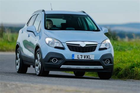 Comparison - Vauxhall Crossland X 2017 - vs - Vauxhall Mokka 1.7 CDTi ...