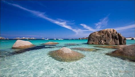 Eaux turquoises du côté de Kerlouan dans le nord Finistère. Beautiful Nature Pictures, Beautiful ...