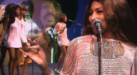 Tina Turner Performs "Proud Mary" In 1971 Live On Stage