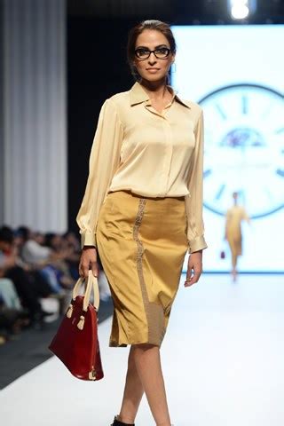 Jafferjees Handbags Collection At Fashion Pakistan Week 5 0017 – Style.Pk