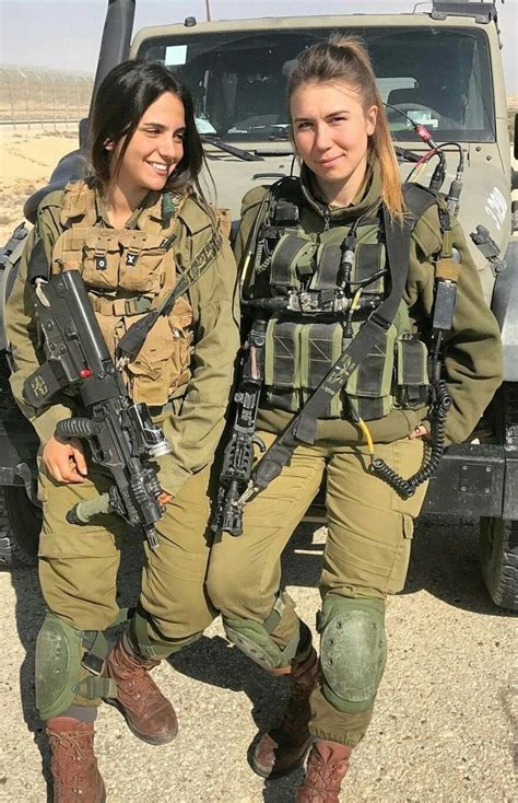 Pin by Rubén Bravo on women in uniform | Military girl, Military women ...