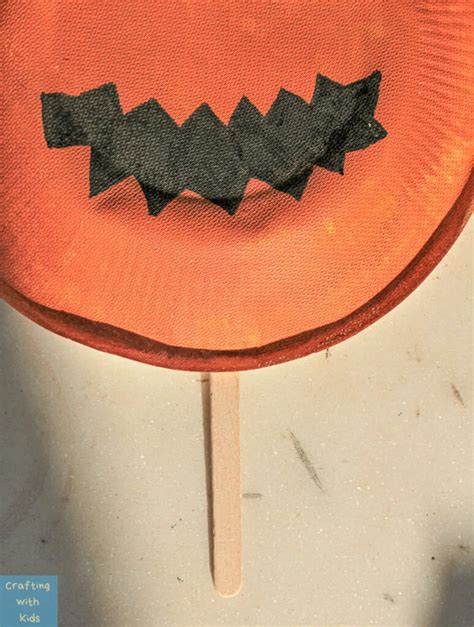 Paper Plate Pumpkin Mask for an Easy Halloween Craft