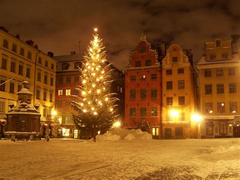 Pin by Susan Dealing on Christmas | Cozy christmas, Winter art, Swedish ...