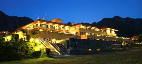 Vivanta by Taj-Dal View, Srinagar- Deluxe Srinagar, India Hotels- GDS ...