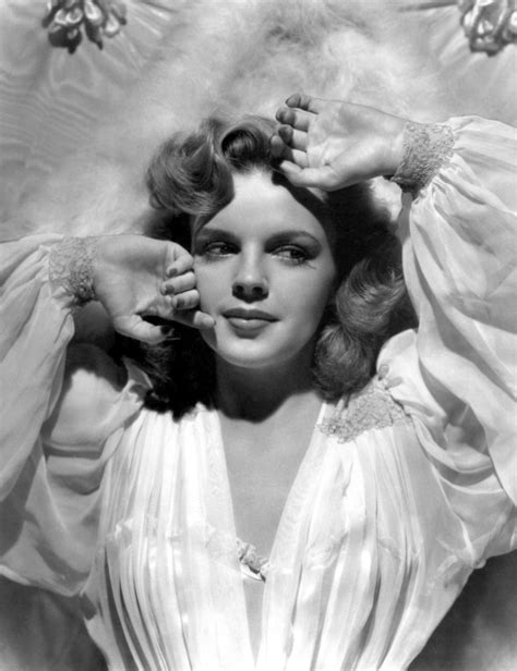 File:Judy Garland in Presenting Lily Mars.jpg - Wikipedia