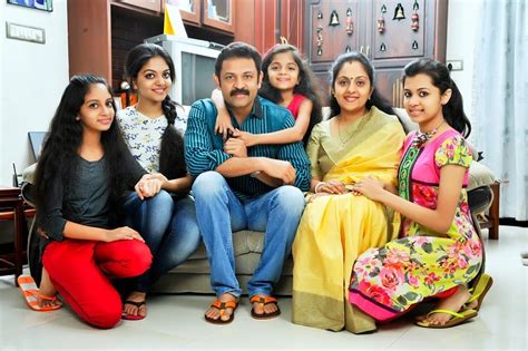 Actor Krishnakumar and Family | Kerala Online