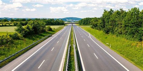 1807-leere-autobahn-1280x640_grande.jpg?v=1563396494