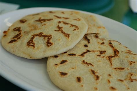 Recetas de El Salvador: Pupusas rellenas de Frijoles