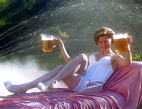 megan 🍒 on Instagram: “Friday mood 🍻 Julie Bowen in Happy Gilmore (1996)” | Funny pictures ...