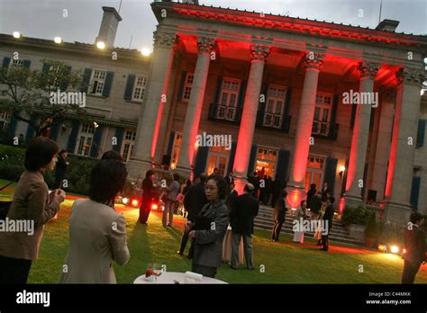 Evening reception on the lawn grounds of the British Embassy, in Tokyo, Japan Stock Photo - Alamy