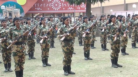 Indian Women Commandos : Parade : IITF 2013 : Pragati Maidan Trade Fair : New Delhi - YouTube