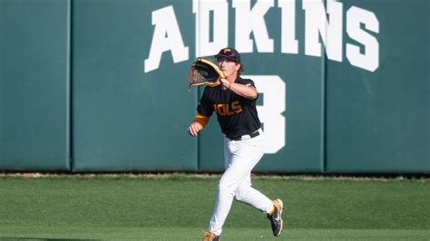 Twitter reaction to Tennessee baseball advancing to Super Regional