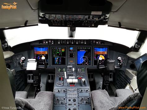 #Bombardier #Challenger 605 #privatejet #aircraft cockpit.