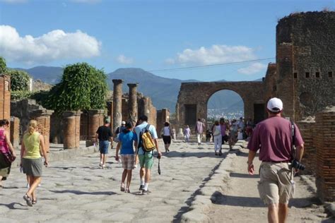 Tour of Herculaneum and Vesuvius Volcano - Colosseum and Vatican Tours