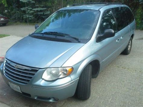 Buy used 2005 Chrysler Town and Country Stow and Go Touring in Kelowna, British Columbia, Canada