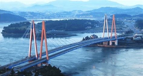 The Jindo Bridges, the second Jindo Bridge is the one to the left (Jang... | Download Scientific ...