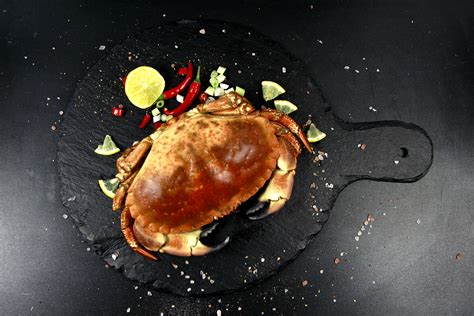 🇬🇧 2 Whole Cooked Cromer Crab - Seafresh - The Online Fishmonger