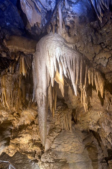 Show Caves of the United States of America: Lake Shasta Caverns