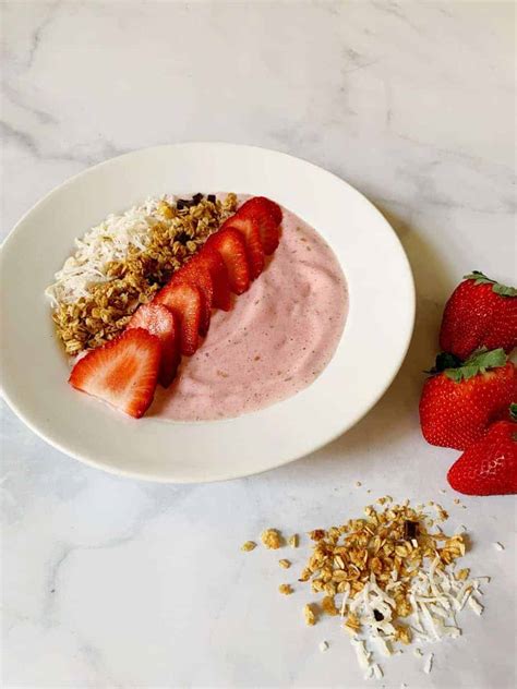 Strawberry Smoothie Bowl - Return to the Kitchen - Meal